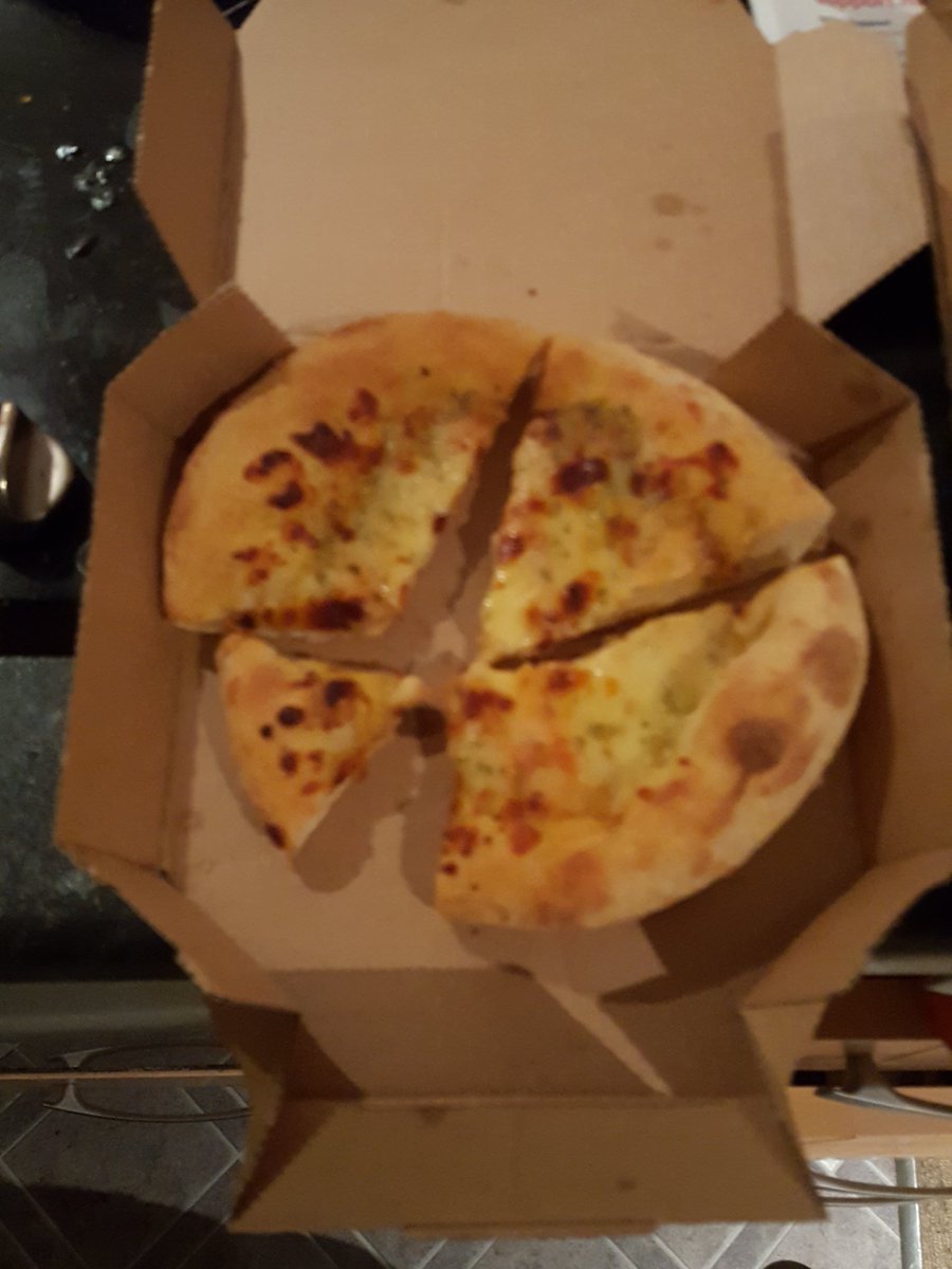 Ermm_what's tweet photo. Seriously @Dominos_UK this is a joke 😂😂how can YOU not divide a pizza! https://t.co/vJLYzlQj1k