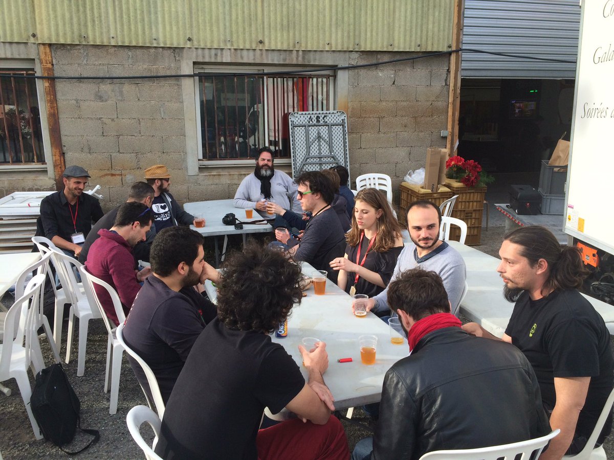 MakerTour's tweet photo. Arrivée tardive à Lyon ! Un immense merci à la grande famille @fablab_fr et Artilect pour ce #fablabfest de folie :) https://t.co/KbUsEoZlpZ