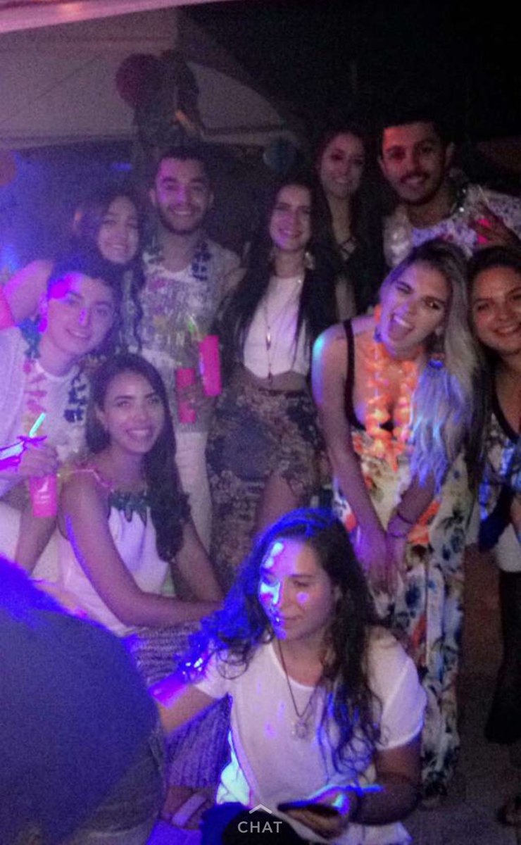Maandinhafeer_'s tweet photo. Turminha boa, faltou mt gente ai !!! #party18 https://t.co/cYThrlP6kd