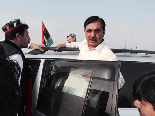 MShirazjaved's tweet photo. Power show in @PPPkpkpk8 PPPKP @MHamayunKhan leading rally of thousands cars &amp; bikes Peshwar louds with jeayBhutto https://t.co/4wrtj2Oe7W