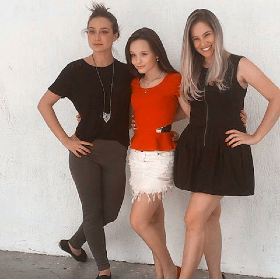 LarissaOF348812's tweet photo. Feliz dia das mães @julianabaroni Parabéns pelo seu dia!! amo vocês minhas mãezinhas que amo D+  @MariaPinna_Ofc VDS https://t.co/tsYpi2DGpu