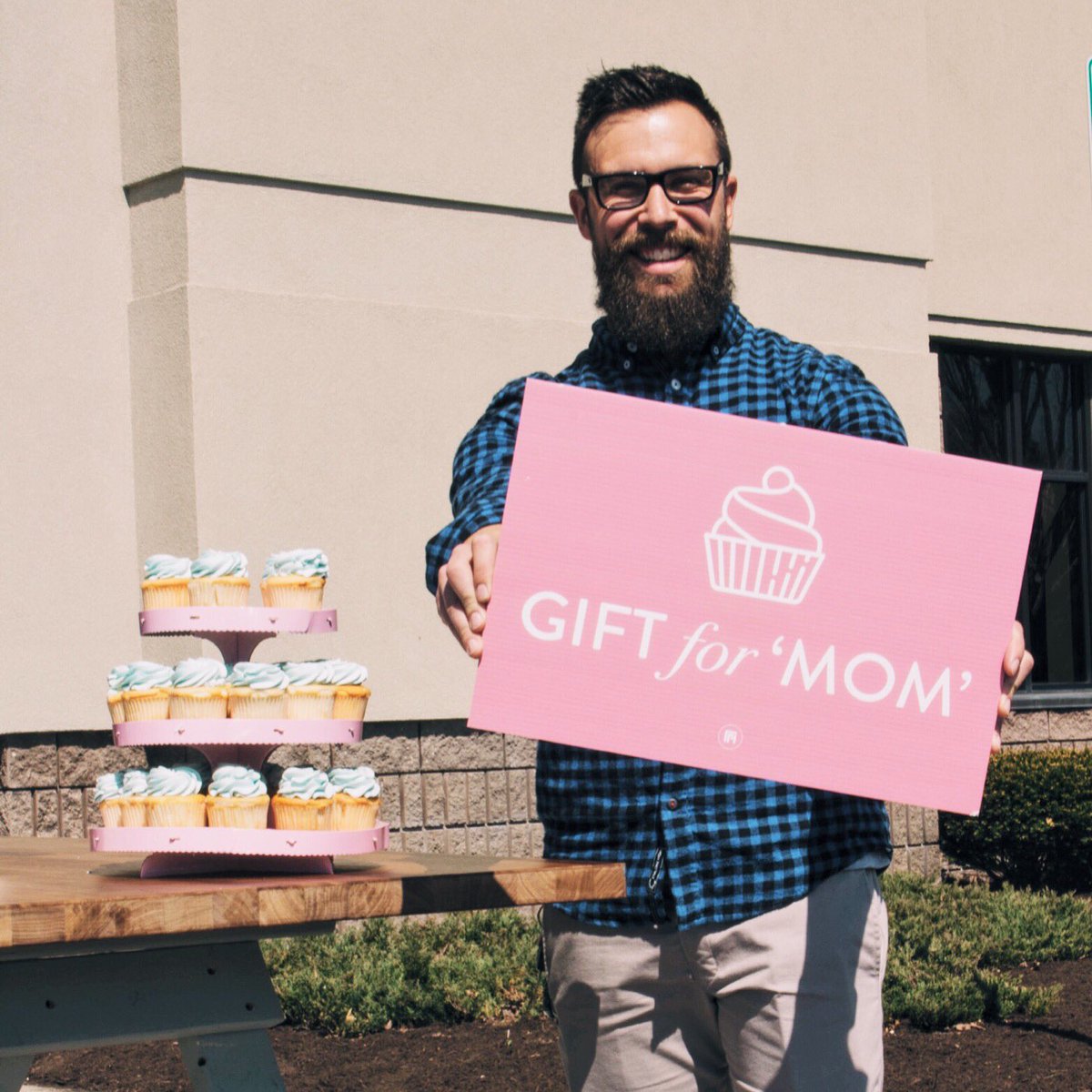 Moms, we hope you enjoyed your gifts! 🍰🍬#tfhmothersday