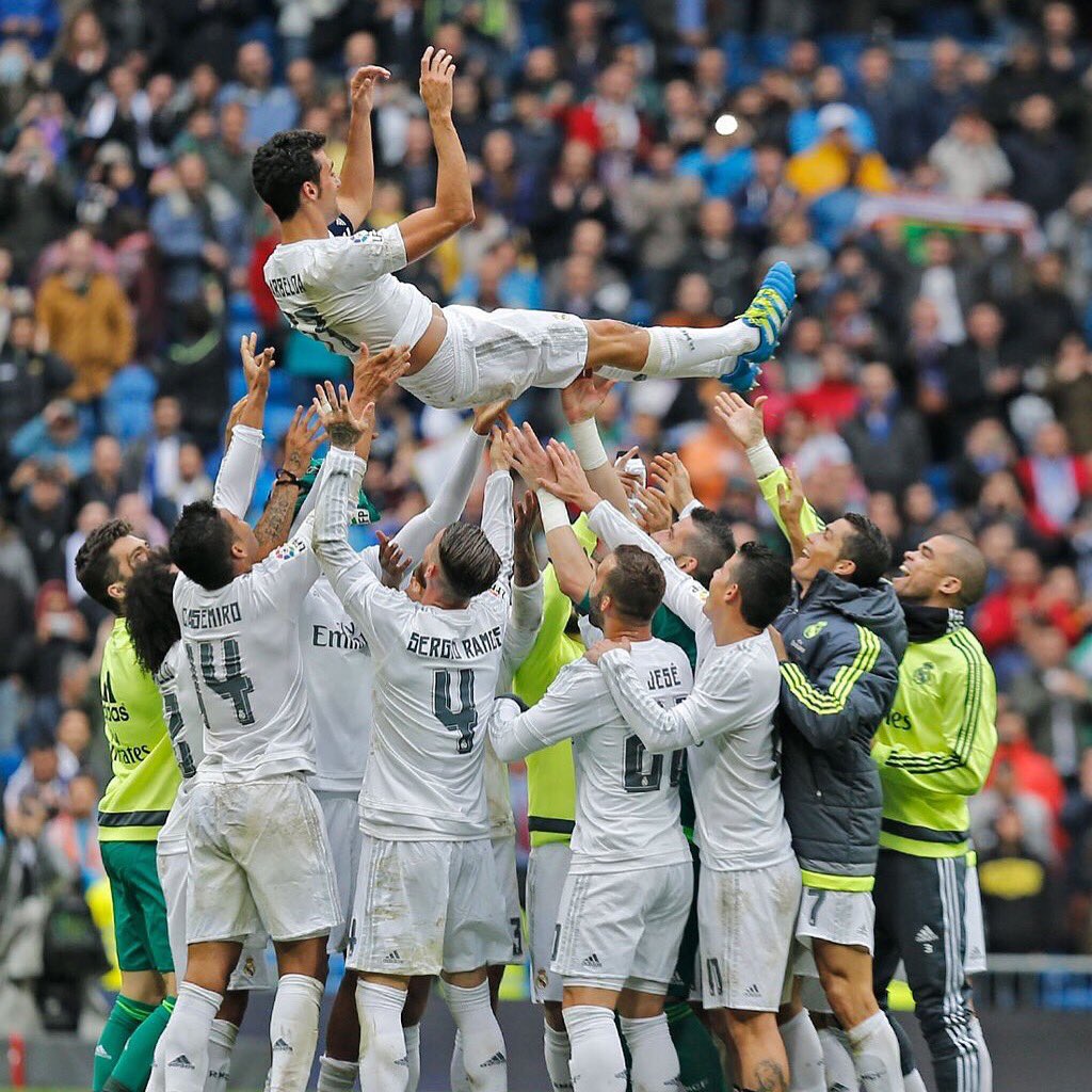 SergioRamos's tweet image. Partido especial, seguimos en la lucha y despedimos en casa a un madridista con mayúsculas. ¡Grande @aarbeloa17 !