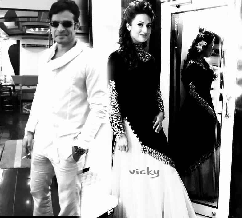 Vikramk93943336's tweet photo. 💕❤Muje Tum Se Payar 
  
Bus  ita Si Bat He ❤💕

Hum Tum 

Divan  For Life 

#DivanEdit

@Divyanka_T @TheKaranPatel https://t.co/NqUtX6EOSh