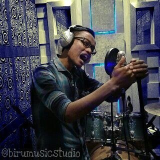 producerpassion's tweet photo. #take #vocal #singer #recording #pop #altrnative #music #musician by birumusicstudio https://t.co/Sn3f0WjHY8