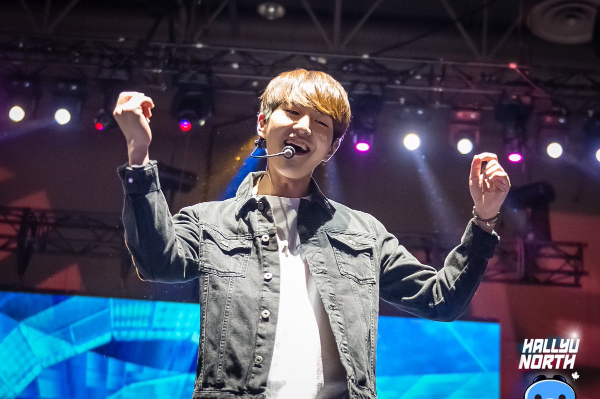 HallyuNorth's tweet photo. #HANO16 Moment: Onew all-smiles at #SHINEEinTORONTO at Hallyu North!  #Shinee https://t.co/5DHu9nsUjT
