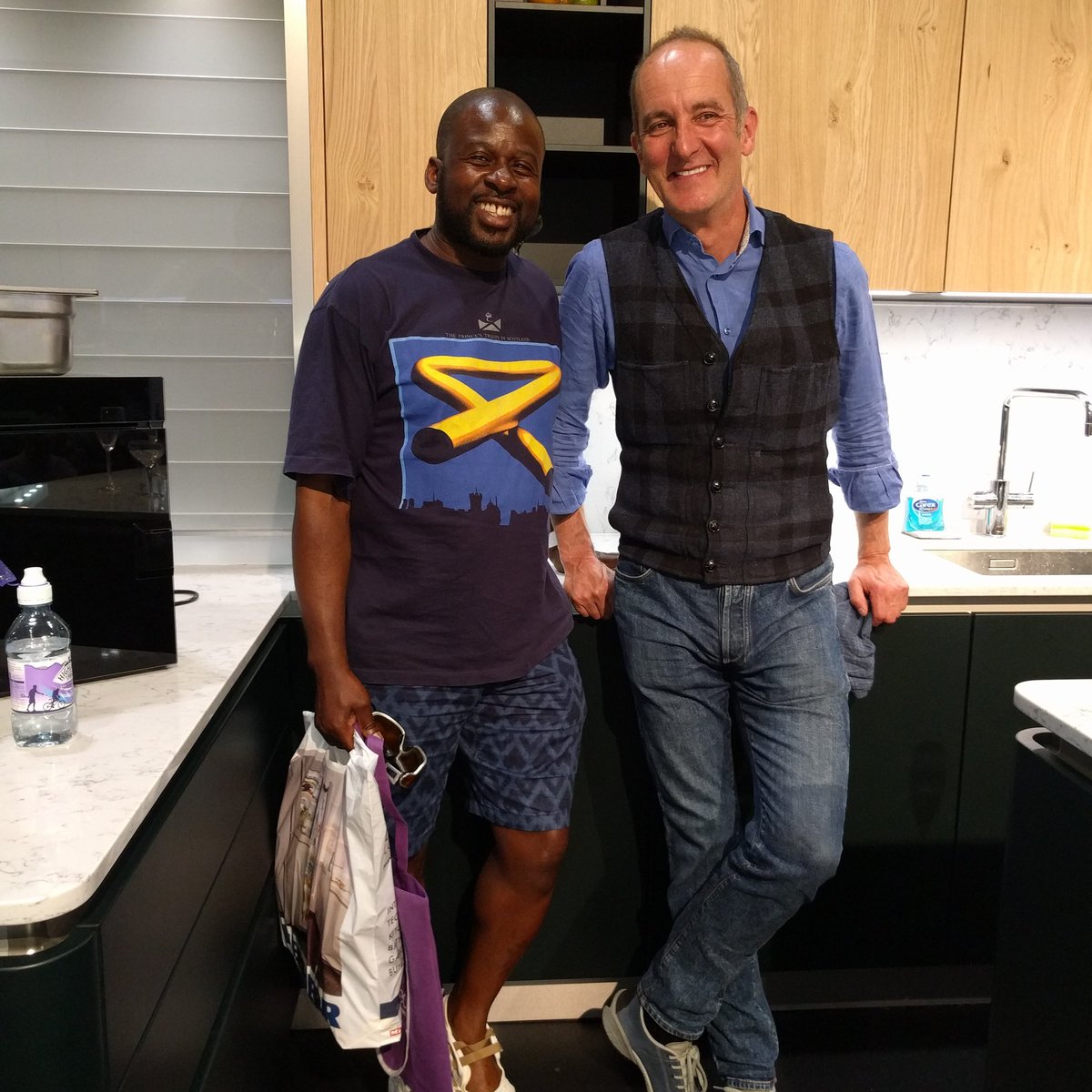 GetFILLFI's tweet photo. @GetFILLFI #granddesigns #Kevinmcloud #TopDog #london #sunshine Beat #Boredom #theFILLFINews https://t.co/fqzMN0Izy7 https://t.co/PuQneJtDHM
