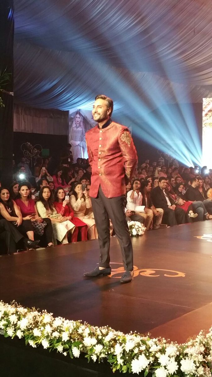 KarachiNow's tweet photo. #BCWGOLD #BBPR Adnan siddiqui
#HSY https://t.co/290S4cnSb3