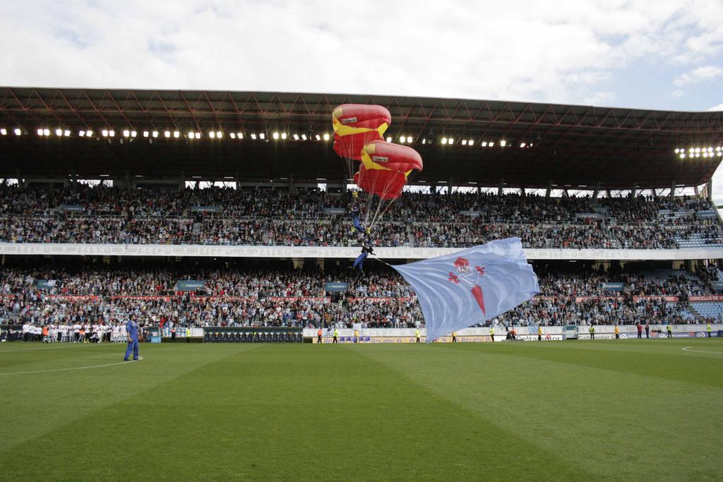 Un cargo del BNG critica a un equipo español por utilizar el español y la bandera de España Ch9IGbmXAAQ7ExV