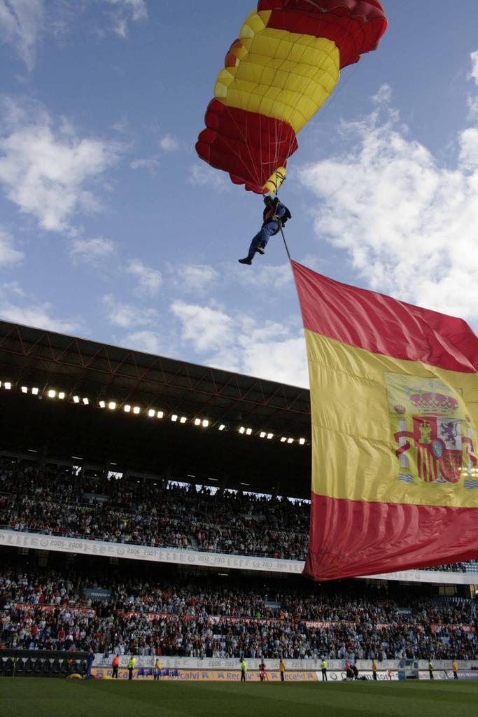 Un cargo del BNG critica a un equipo español por utilizar el español y la bandera de España Ch9IIO1XAAAYmSs