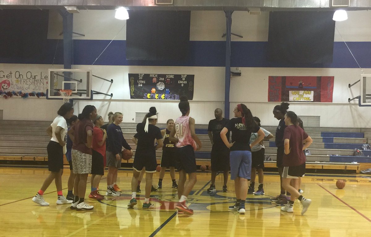 BrigettePerkins's tweet photo. What I'm doing on Mother's Day. 😊🏀🙌🏼 #cyfairpremier #hoopmom https://t.co/qHWi2nXL6n