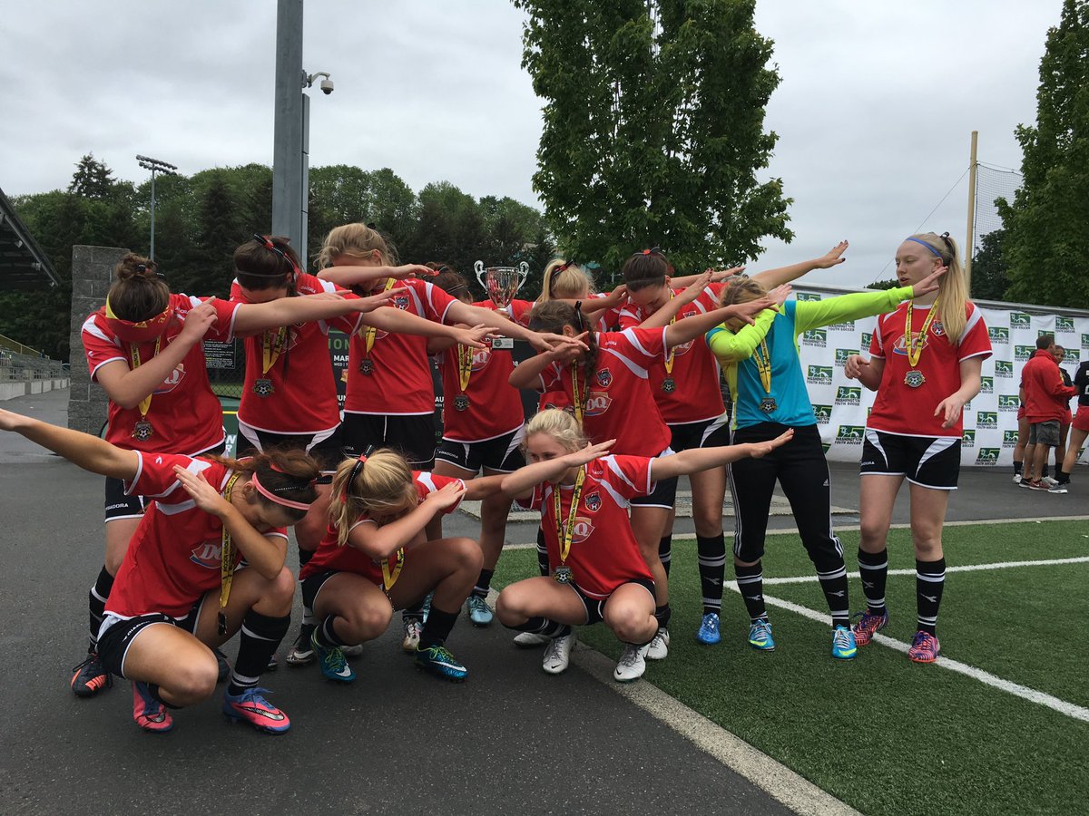 LaurenFrost9's tweet photo. Just dabbing our way through a championship #SC2k16🏆😍🔥 https://t.co/nx7d6U8A8H