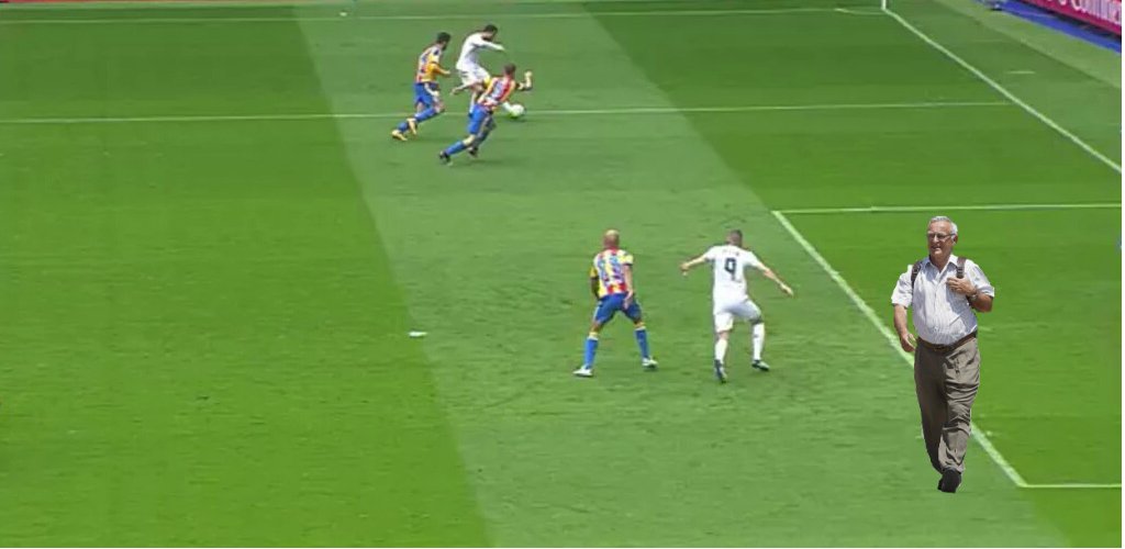 davidmaroto's tweet photo. LÍBERO | No hay fuera de juego en el gol de Benzemá. Lo rompe @joanribo yendo al Ayuntamiento https://t.co/5MYJMlWFIe
