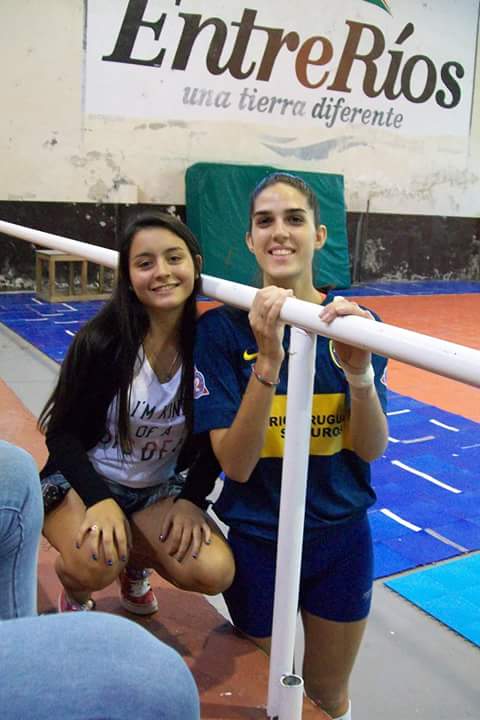 Pety_Lu1's tweet photo. Mira lo q encontre @LuTortul @NatiAispurua 😩💛💙 #Parana #Berduc #GUERRERAS quiero volverrrrrr a ese finde https://t.co/Vh1kPwIRlM