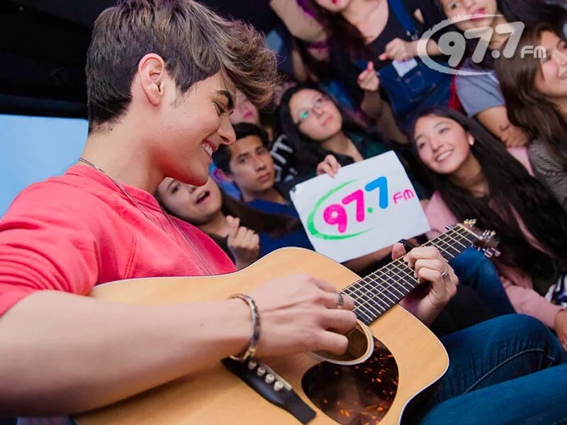 AbrahamMateoBSL's tweet photo. Enquanto estava no México, Abraham participou de uma #PartyBus977 Vejam tudo o que rolou >>> https://t.co/GDcX8YR0ES https://t.co/zs6D2Lq091