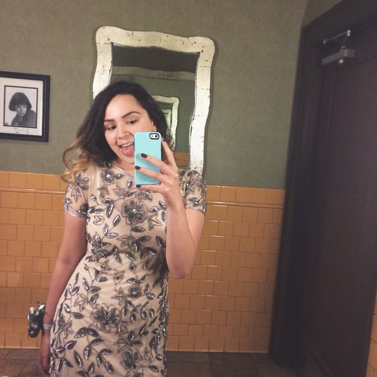 suckMaYass's tweet photo. had to stunt #prom2016 https://t.co/e2XBlR94j3