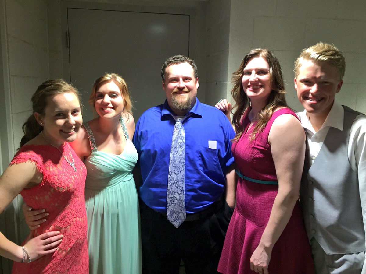 JeffClass2016's tweet image. Thank you to everyone who attended prom last night! We hope you all had an amazing night!💃😊