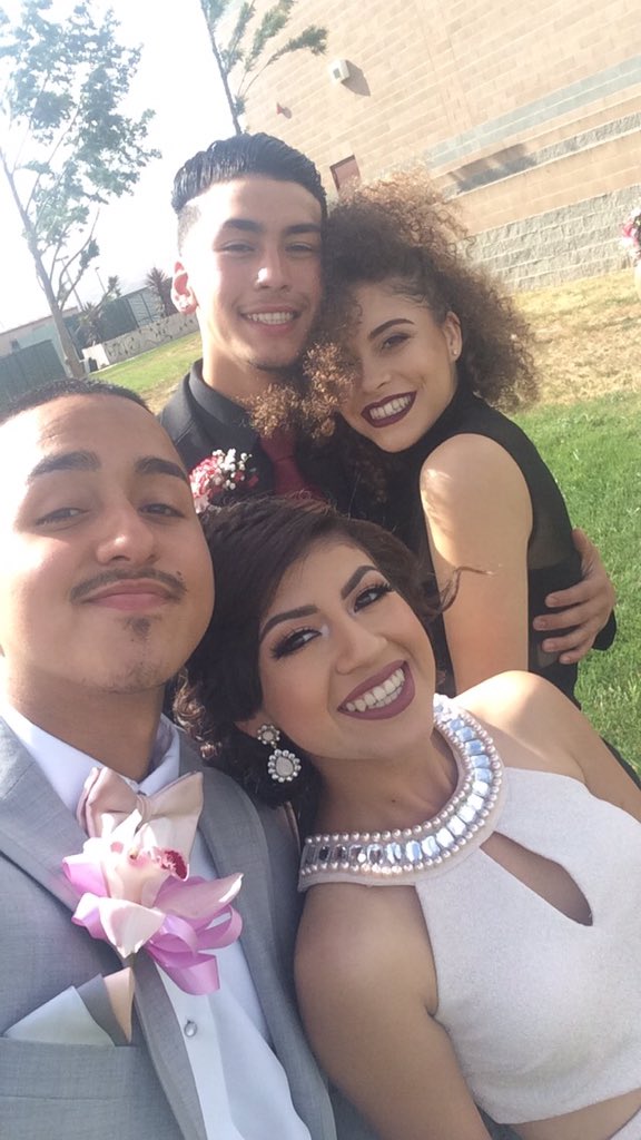 littlelexx__'s tweet photo. #ghsprom2016 ๐
๐ป https://t.co/9J6ZK52Pms
