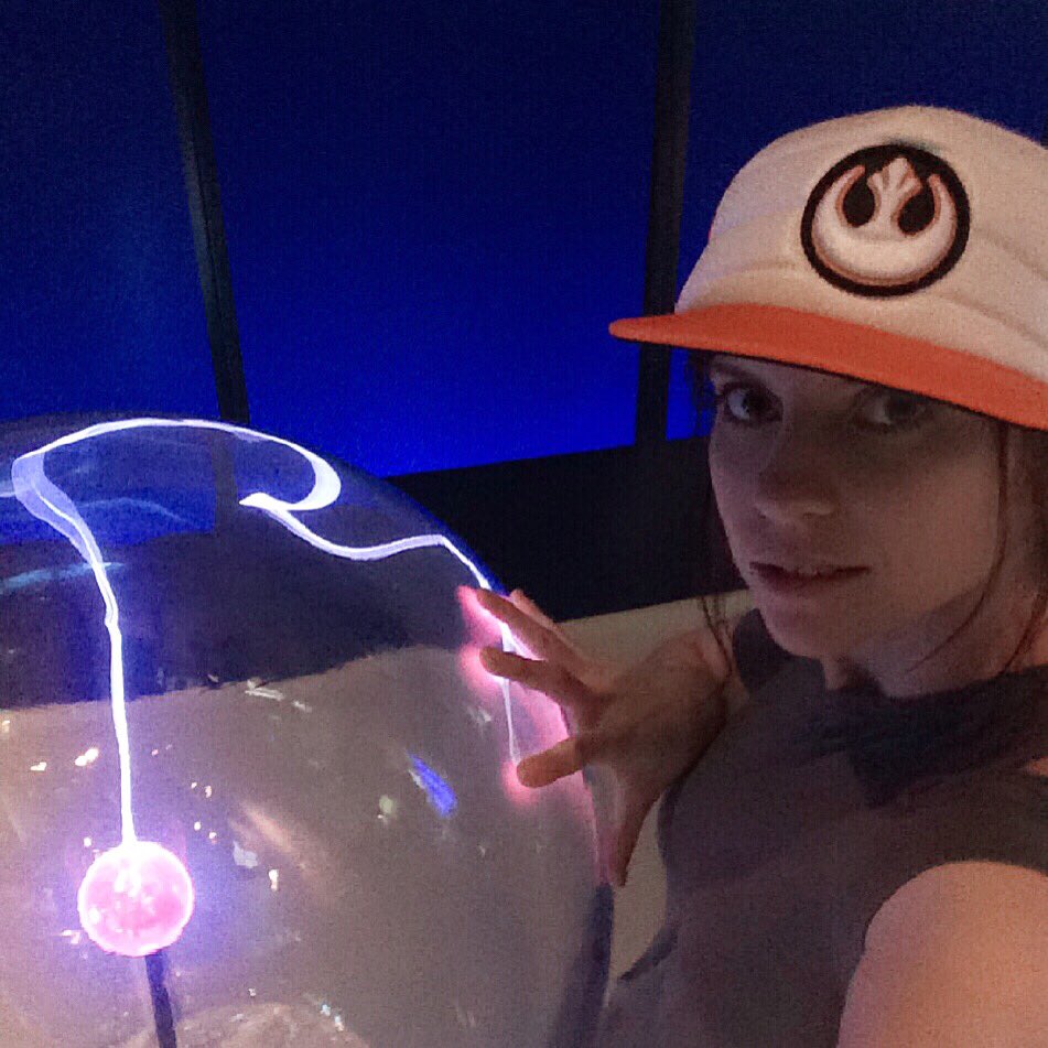 whitneywickham's tweet image. Must have #forcelightning after all!#starwars #jedi #geek #sciencerules