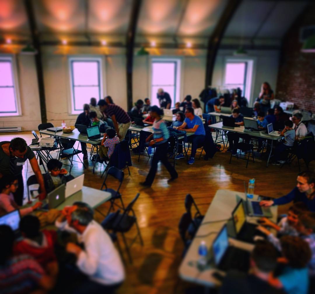 KidsCoding's tweet image. Having a Happy Mother&apos;s Day! building games in #scratchmit at #notman with #kidscodejeunesse