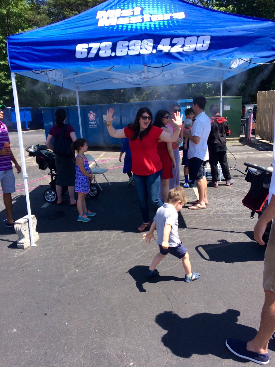 SportsTechieNET's tweet photo. The #HappyMothersDay #mistmaster dance. (@ Dunwoody Art Festival in Dunwoody, GA) https://t.co/Je3AQWU3aa https://t.co/RYuli5UINr