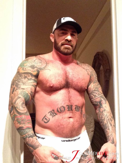 Tonight, at https://t.co/zDbZsDyOz5, #MuscleDaddy Slane. See him tonight - get ur #freak on  #gay #muscle