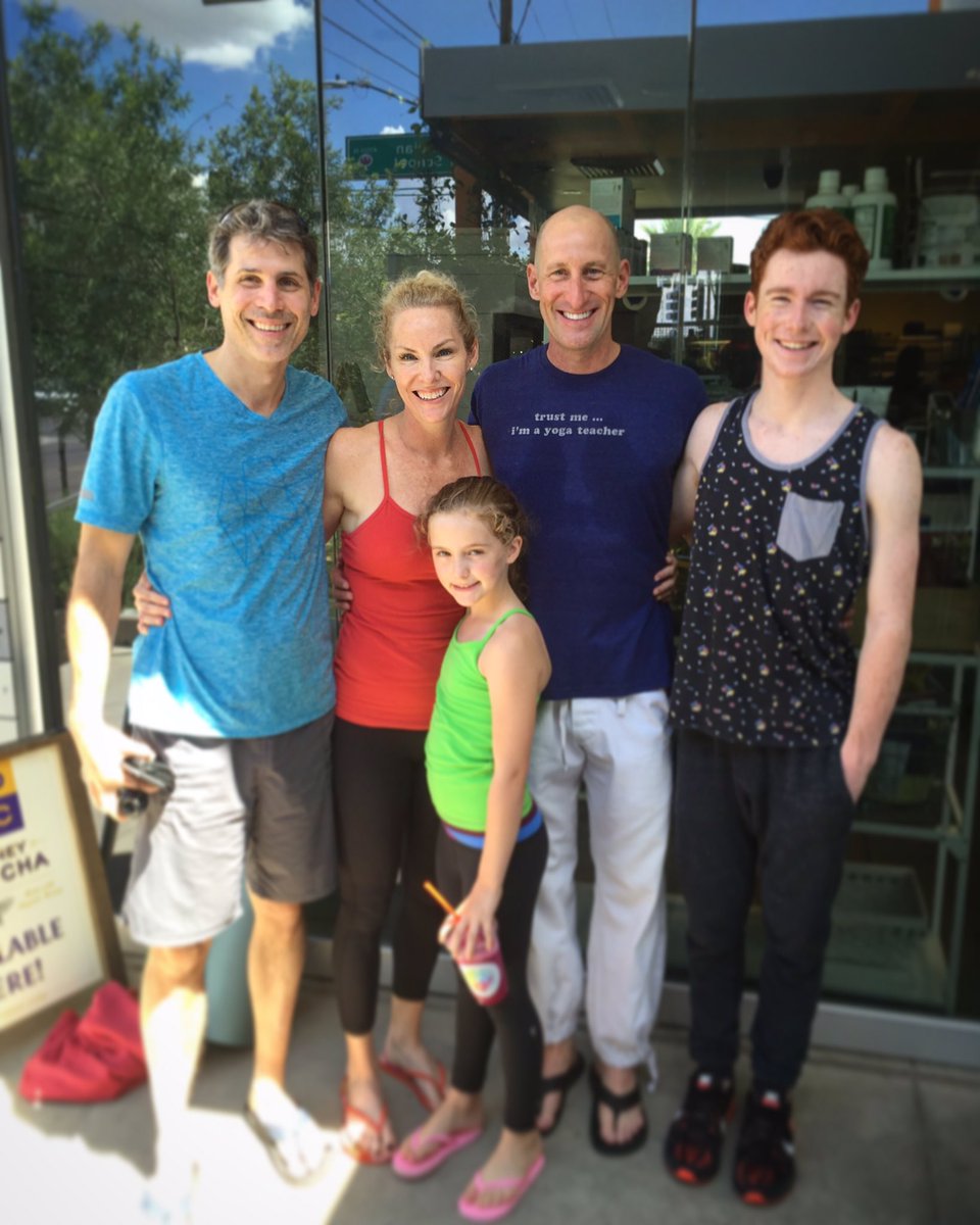 spacephx's tweet photo. Sunday yoga w/ Max Cohen at @themadisonphx this morning. Happy Mother's Day! #Arcadia https://t.co/VUQwG32IYD