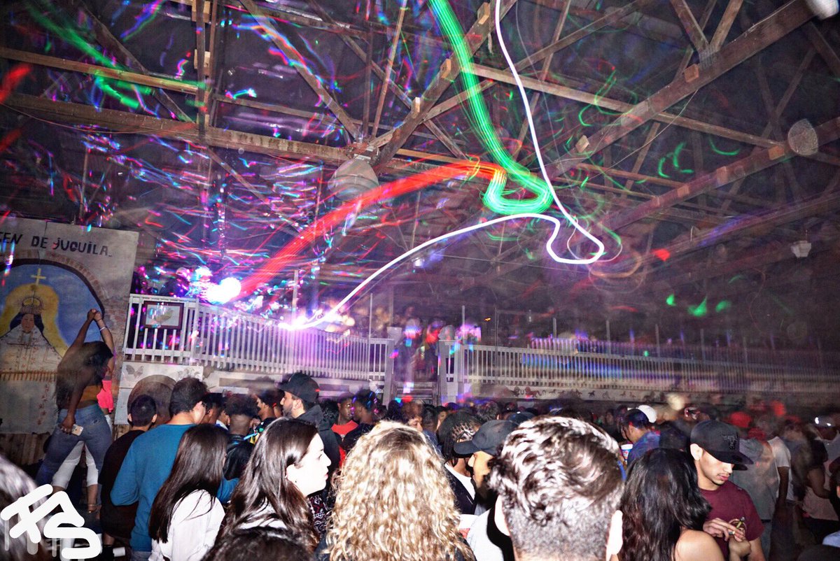 TheLostPyrmid's tweet photo. 🚨BARN PARTY /  Gurnee, IL🚨 https://t.co/a44dmaR4dE