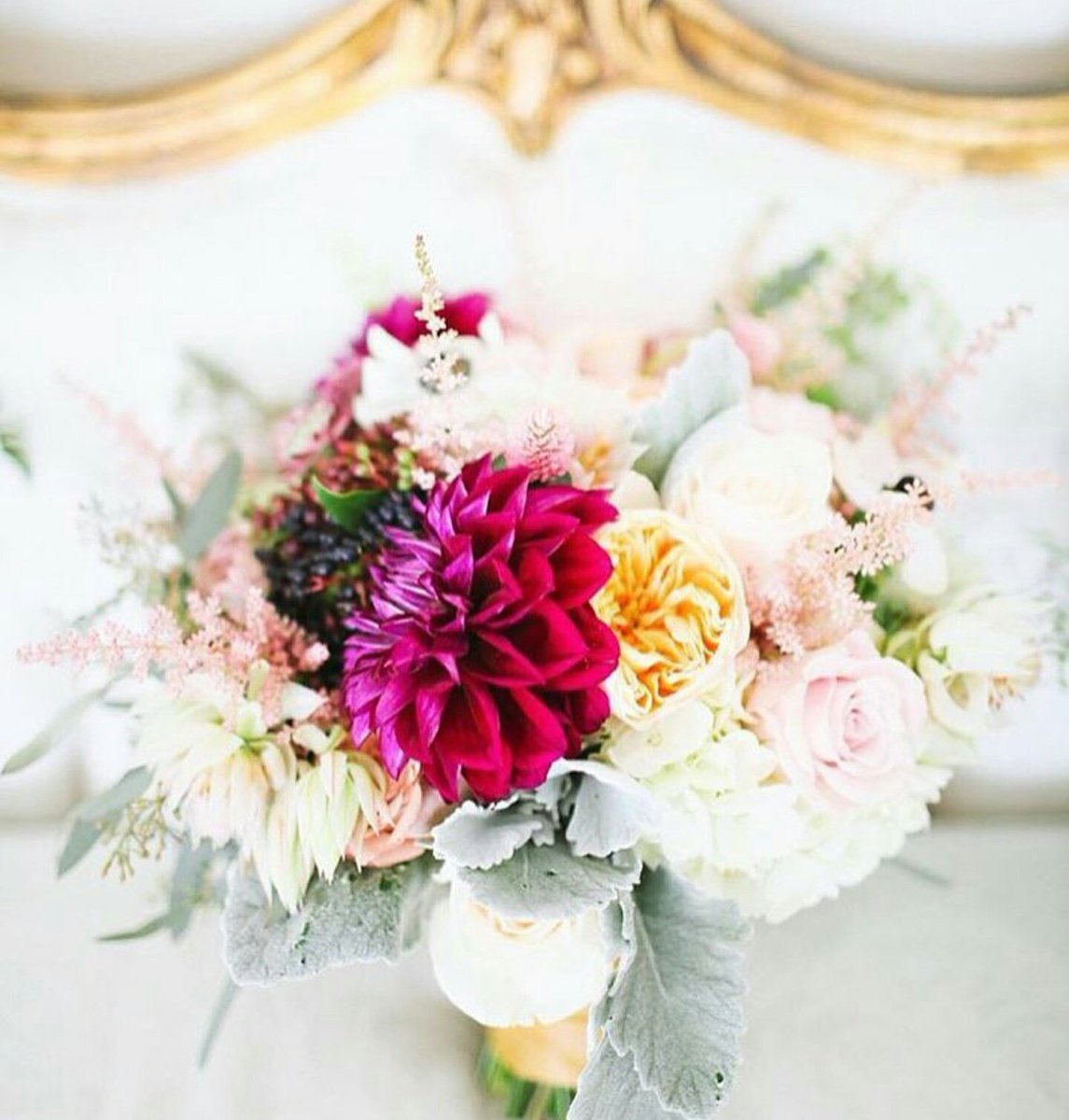 Raising our glasses to our mothers! Happy #MothersDay from the EAG Fam 💐💐💐
•   •   •
#lookma #cheerstoyou #EAG