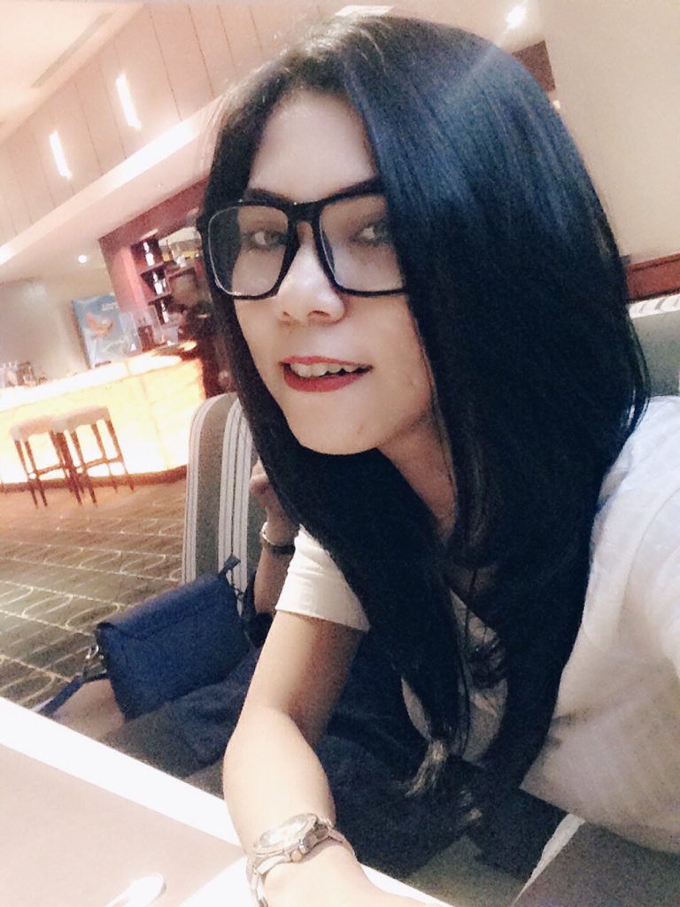 riinyipeng's tweet photo. Abaikan glasses saya yg kegedean😘😜 https://t.co/667lvYWCGZ