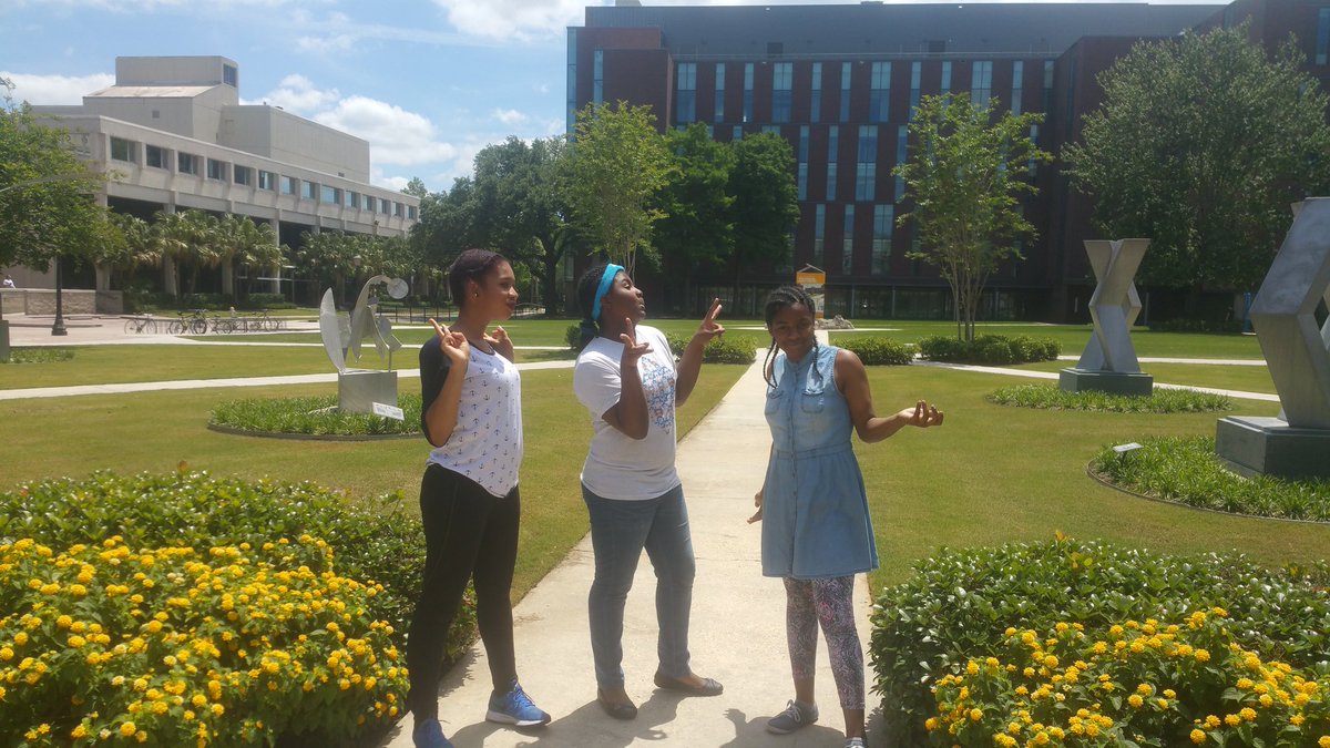 Malachashi's tweet image. Enjoying the sun before pitches! #swedunola #futureofschool @SWNOLA @4pt0schools