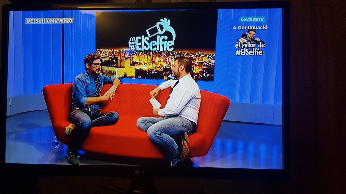.@carlosgaliana entrevista a <a href="/EugeniAlemany/">Eugeni Alemany</a> en l'últim programa de la temporada en <a href="/Levante_TV/">Levante TV</a> de #elselfiemywigo