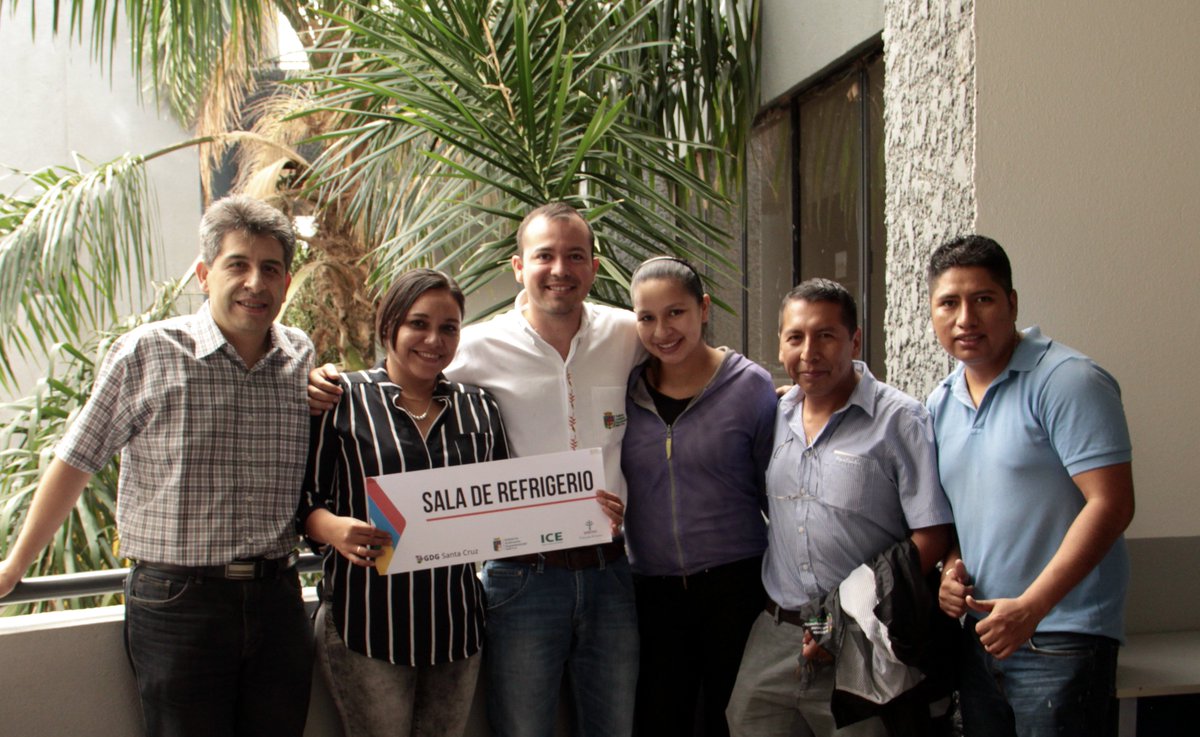 alejandroarcej's tweet photo. Este es el Equipo maravilloso del @ICESantaCruz Sin uds este #Hackthon2016 no hubiera sido posible ! Gracias ! https://t.co/iM5y4jfnjG
