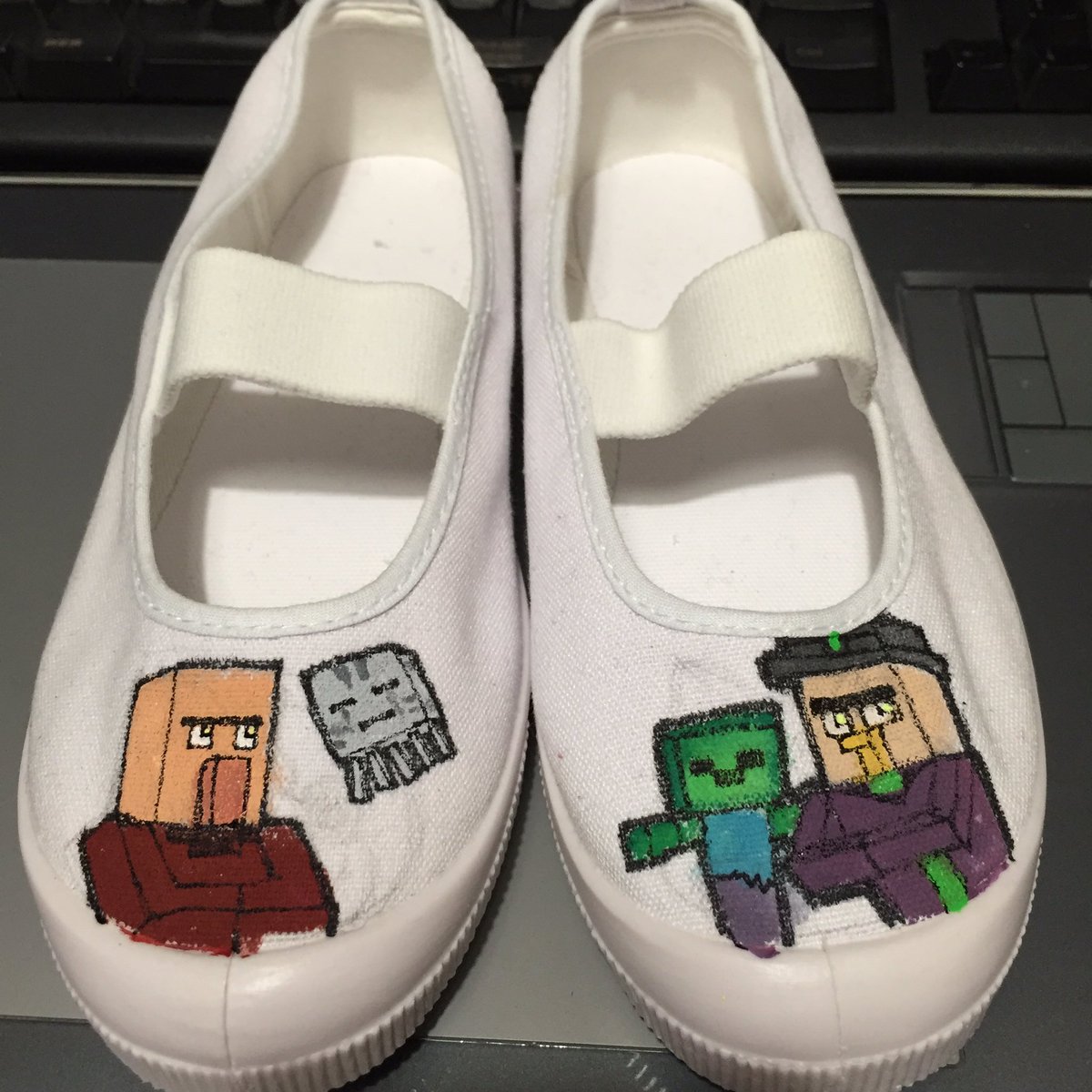 ゆたかちひろ No Twitter マイクラ上履きの方はマイクラ風に名前でも入れて誤魔化すかw背景マイクラ風にしたらなにげに大変なんだよ しかしこのキャラリクエストで描いたけどなんでスティーブ居ないのw マイクラ