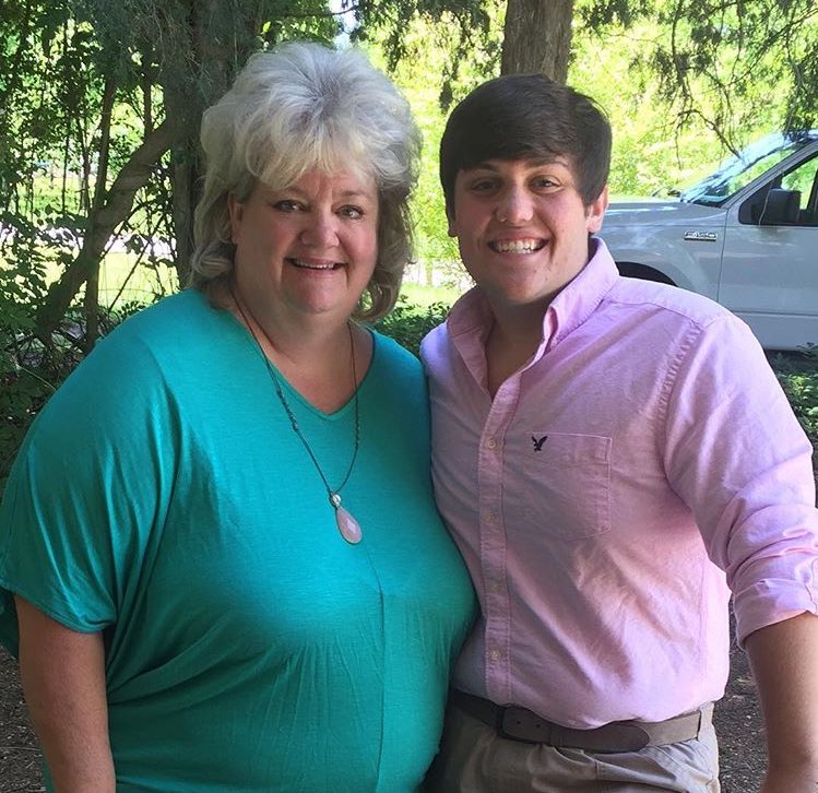Moon4theWin's tweet photo. (Future) President Moon celebrating Mother's Day with his beautiful mother. #wild #peace #moon4thewin #votemoon https://t.co/E9fY0AeEaQ