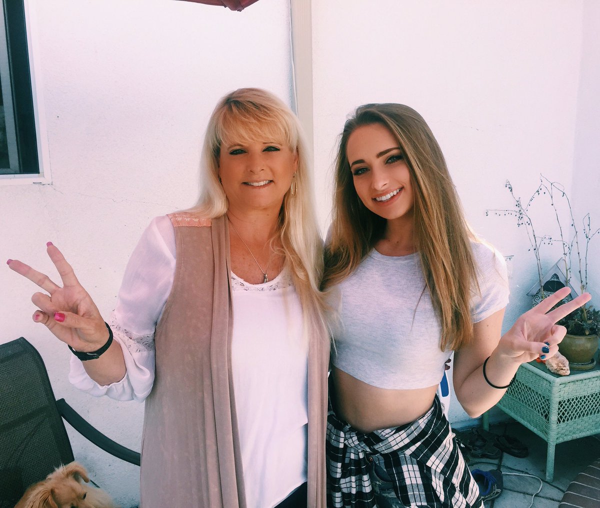 courtneyaragon_'s tweet photo. Happy mommmmmms day! Ily https://t.co/KQoQi8UxfA