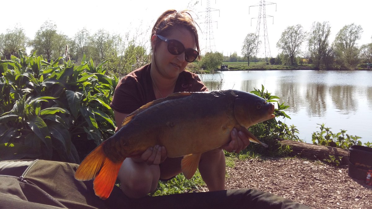 24hr session on main lake &amp; was rammed hot &amp; sticky! Changed lakes and nicked one off the top🎣 Happy days 😆