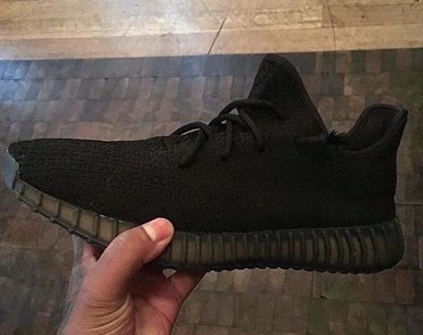 soleindividual's tweet photo. First Look at the "Triple Black" Adidas Yeezy 550 Boost (Leaked) https://t.co/AzGiT64f6c https://t.co/zxs9wybjOQ