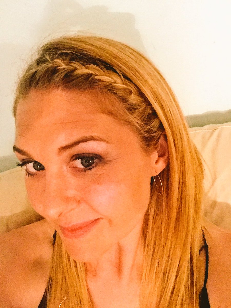 lilasullivan78's tweet photo. 3 days and the braid is still holding on #braidaid @redkenuk @5thavenuespa ... Tomorrow we are going hi pony ! https://t.co/pDqwO0J9WS