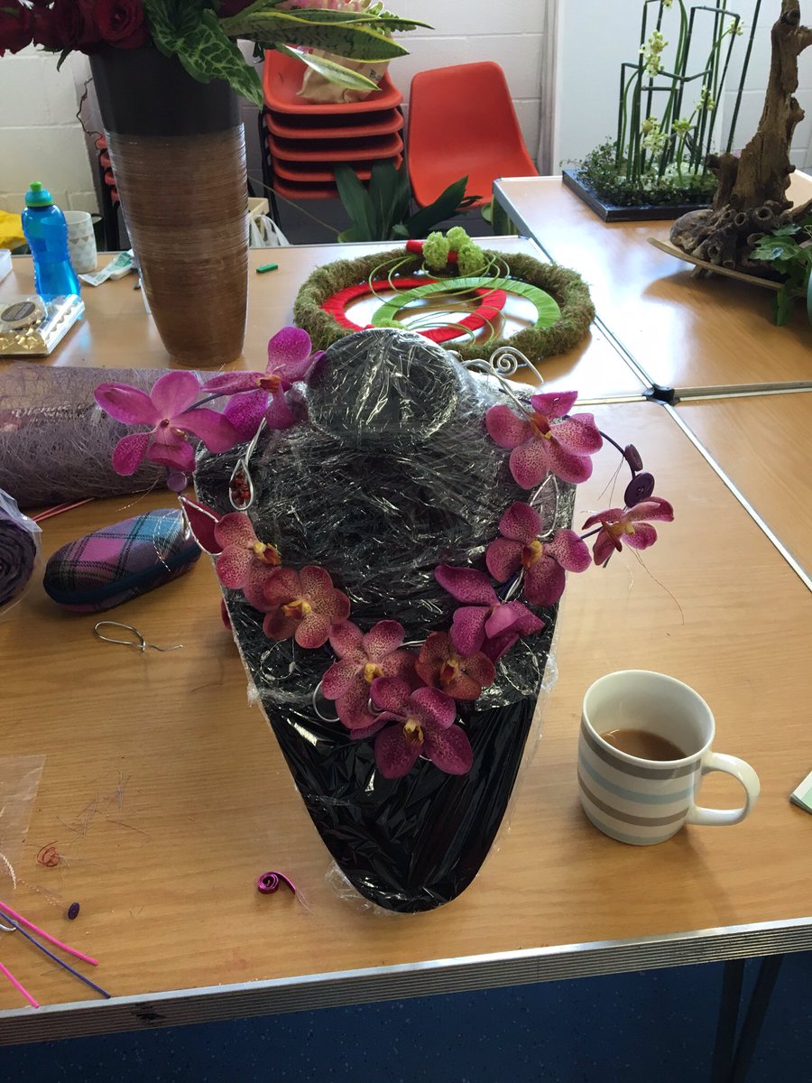nafascheshire's tweet photo. Area members sharing ideas and techniques #nafas #flowerarrangement #StretchMasters https://t.co/PLFpRPZHyv