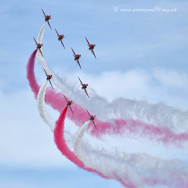 EssexHebridean's tweet photo. Lovely work from the @rafredarrows #ColourMagicians @DyeTeam2016 today! #TopSmoke @_361degrees @jordanthorburn1 https://t.co/vAbxLpMToE