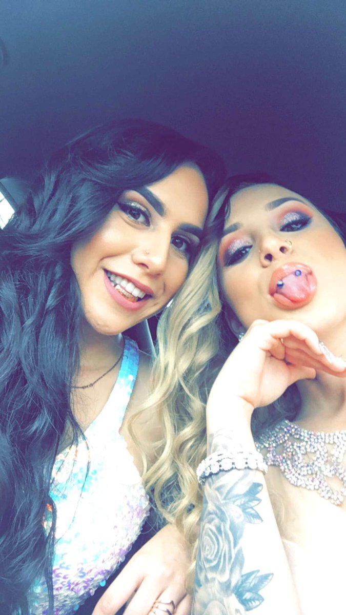 bossladynessaa's tweet photo. #Prom2k16 🤑💃🏽✨✨✨✨ https://t.co/zZtCh9xUOS