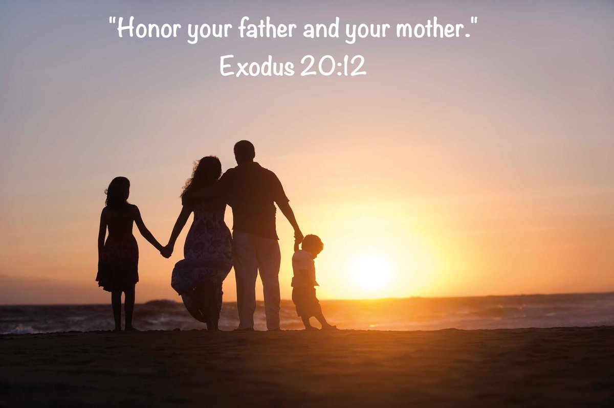Temple_Menorah's tweet image. For Jews, every day should be #MothersDay👩🏻💖 ... and #FathersDay.👱🏻❤️
#5thCommandment😊
aish.com/f/p/48929902.h…