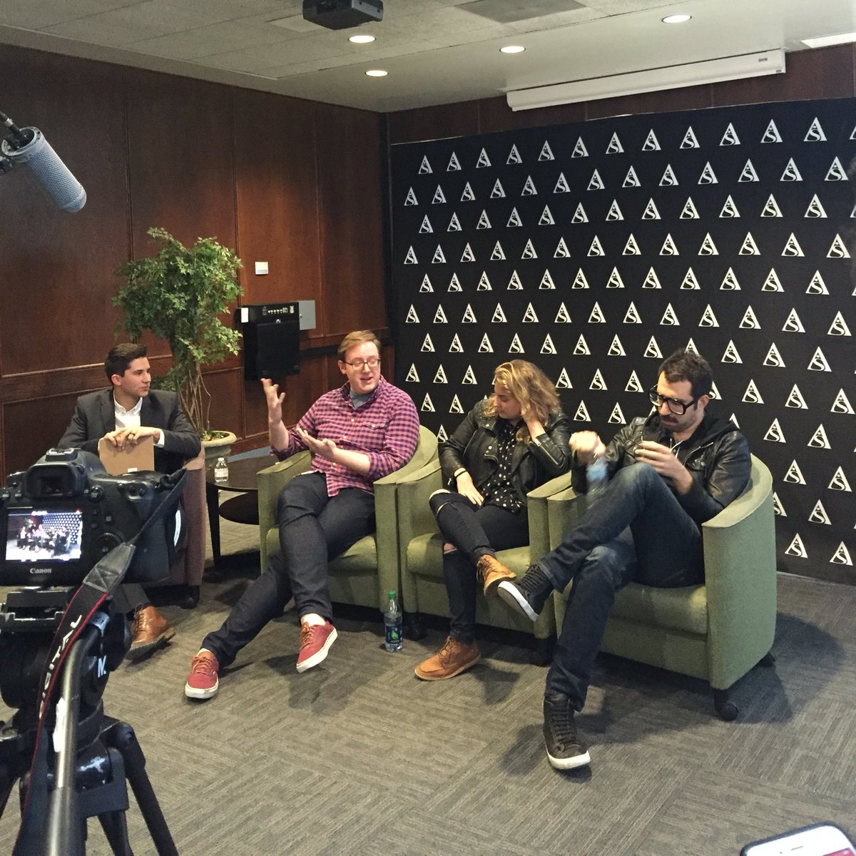 CSULBASI's tweet photo. Guests speakers are here! Send your questions @ #LIVEatCSULB 🦄🤘🏻💖@MattBellassai #MackenzieKruvant #DimitriSimakis https://t.co/WTQpYqBMaO