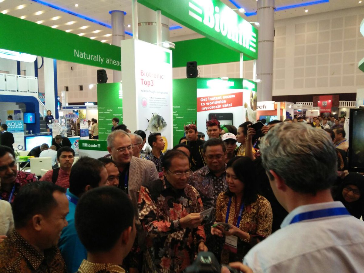 Menko Maritim kunjungi stan2 pameran Aquaculture, didampingi Dirjen Budidaya dan Dirjen Perikanan Tangkap.