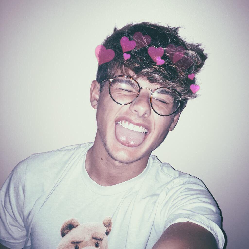 boyswithearts's tweet photo. mikey murphy https://t.co/kaUW2r7I3x
