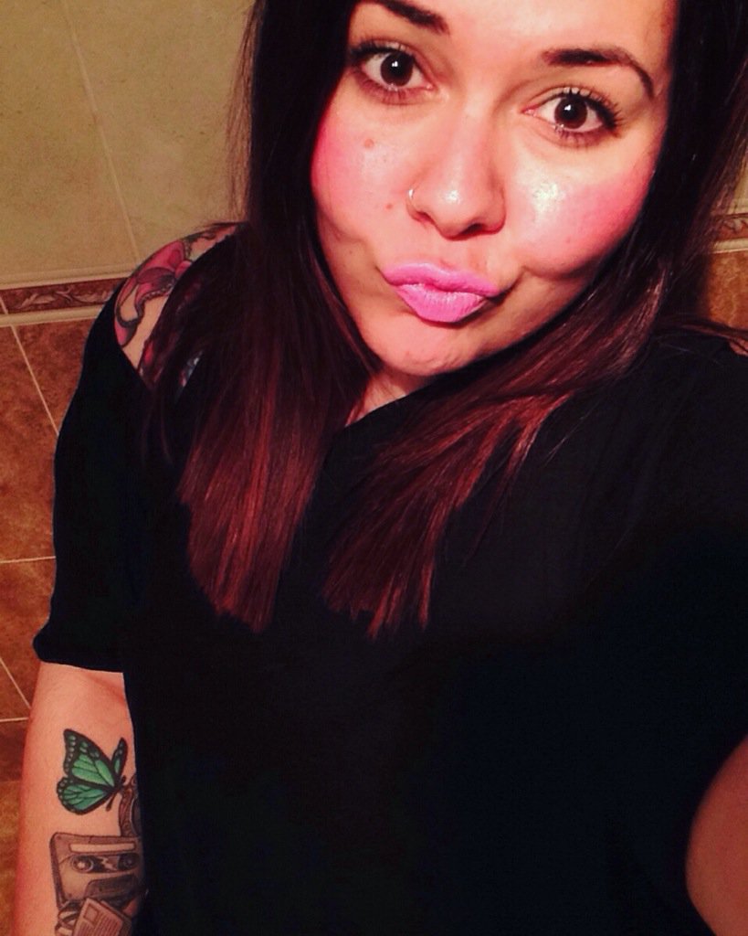 19Rebeca90's tweet photo. Cuando alguien no te entienda, dile: AMA MI CAOS. #albertespinosa #duckfacemaster #tattoo #inkgirl https://t.co/QScErRxNti