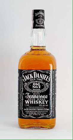 USAVsJaen's tweet photo. USA's Jack Daniels VS Jaen Anis El Castillo de Jaen https://t.co/TIydI0Ee2S