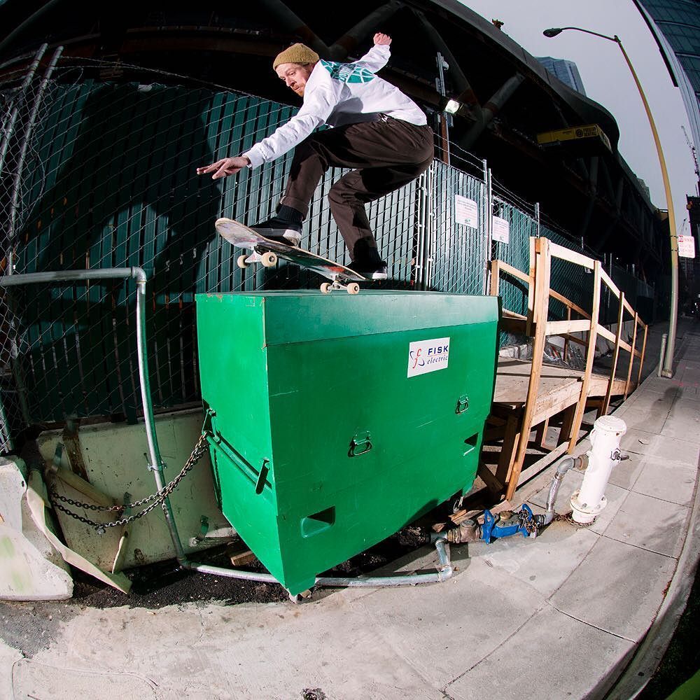 TransWorldSKATE's tweet photo. @lookatbensphoto Manual from our May issue ๐ท @davechami https://t.co/jhBwVCDpJ7 https://t.co/VeipkRMzxv