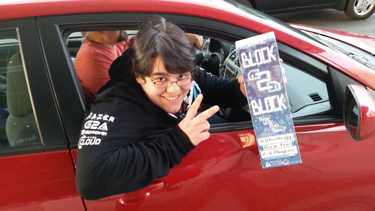 Block_2_Block's tweet photo. Made a las minute sale outside of PAX East while walkin around with sets of B2B. Gotta love these moments. #paxeast https://t.co/9ItXJlMZzl